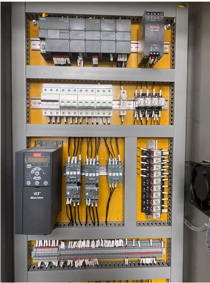 Macchina per la sterilizzazione del pastorizzatore con piastra di controllo PLC completamente automatica per il latte da bere succhi